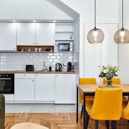 Modern Living Apt - Emberly - Private Parking Novi Sad Exterior photo